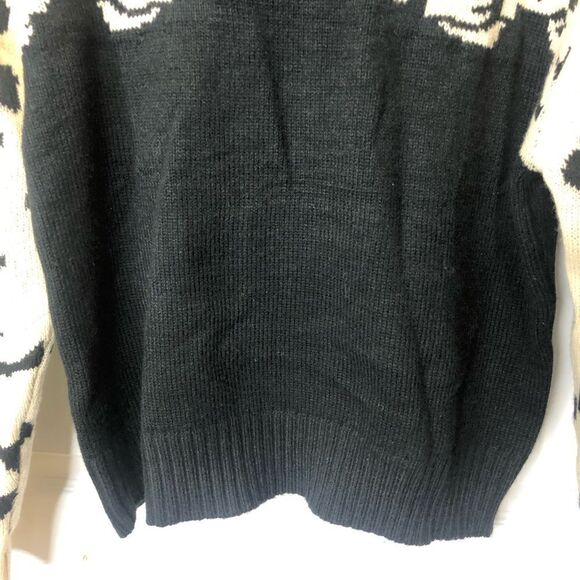 Angashion black and cream twin cheetahs king sleeve sweaters, size small - Picture 4 of 14